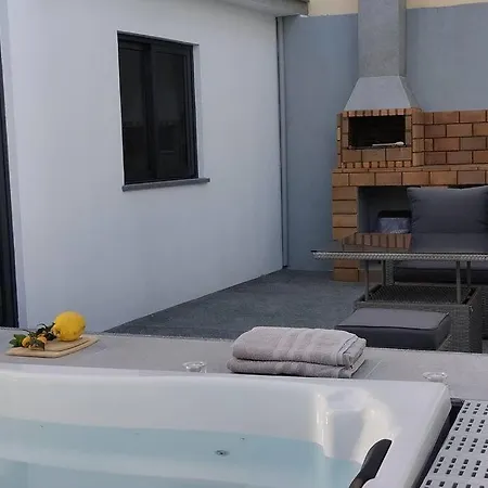 Sunset Avenue For Couple W/ Jacuzzi Hot Water * Paul do Mar (Madeira)