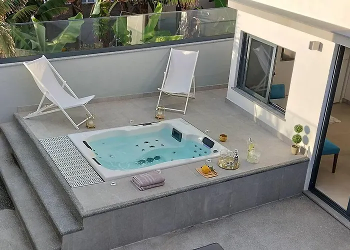 בית נופש Sunset Avenue For Couple W/ Jacuzzi Hot Water *
