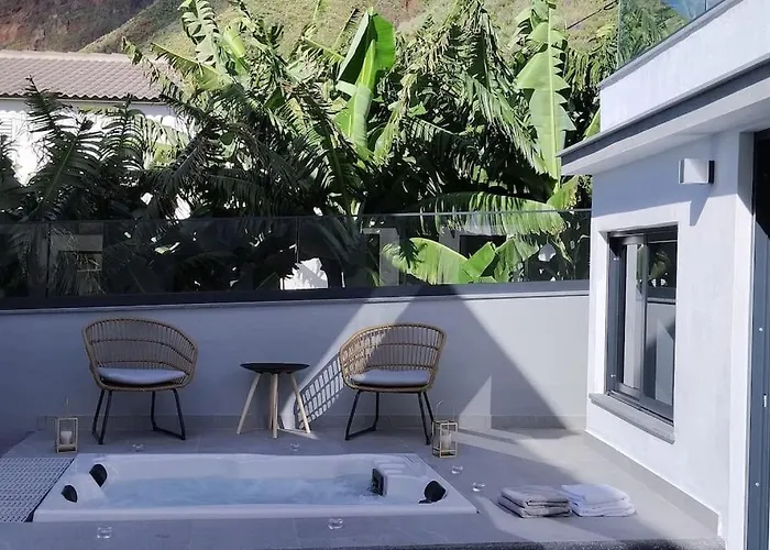 בית נופש Sunset Avenue For Couple W/ Jacuzzi Hot Water *