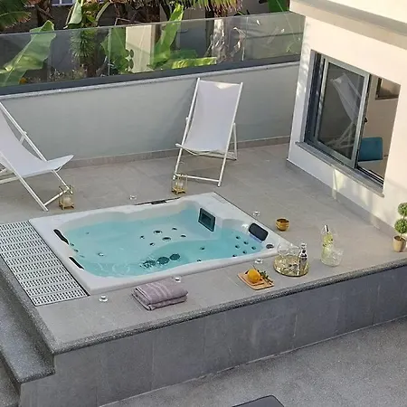 Дом отдыха Sunset Avenue For Couple W/ Jacuzzi Hot Water *