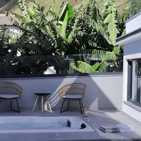 Semesterbostad Sunset Avenue For Couple W/ Jacuzzi Hot Water *