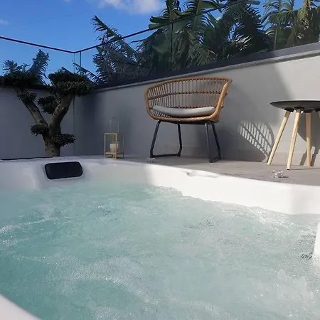 Дом отдыха Sunset Avenue For Couple W/ Jacuzzi Hot Water