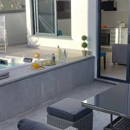 Semesterbostad Sunset Avenue For Couple W/ Jacuzzi Hot Water