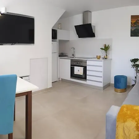 Sunset Avenue For Couple W/ Jacuzzi Hot Water * Paul do Mar (Madeira)