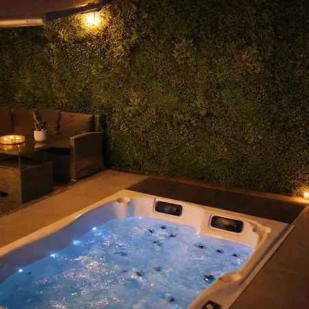Sunset Avenue For Couple W/ Jacuzzi Hot Water *