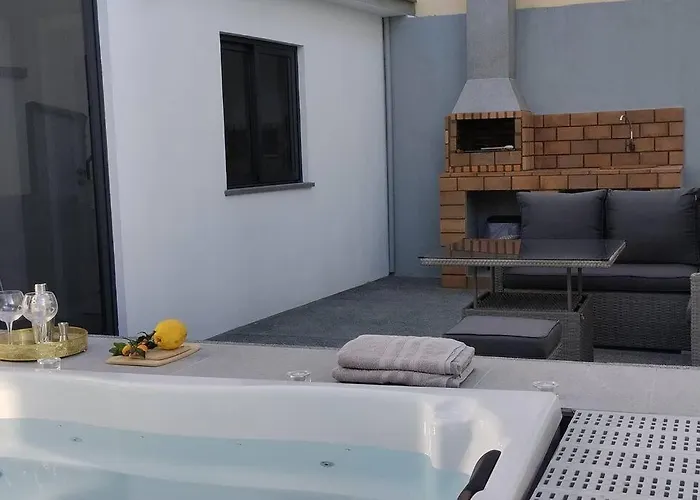 Sunset Avenue For Couple W/ Jacuzzi Hot Water * Paul do Mar (Madeira)