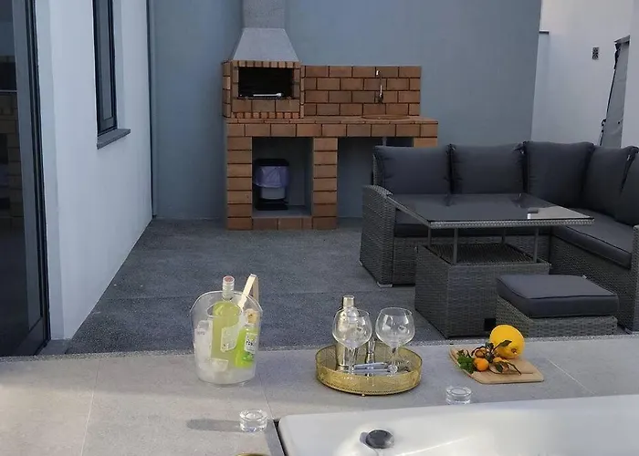 Sunset Avenue For Couple W/ Jacuzzi Hot Water * Paul do Mar (Madeira)